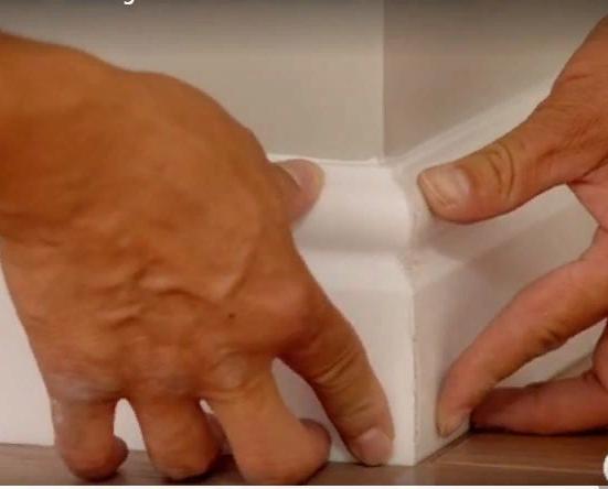 Монтаж молдингов, карнизов, плинтусов Orac - пошаговая инструкция