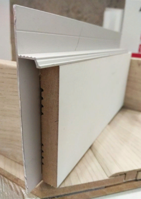 Скрытый алюминиевый плинтус